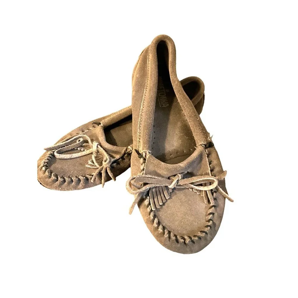 Women’s Minnetonka Size 8 Taupe/Gray/Putty‎ slip on Moccasin